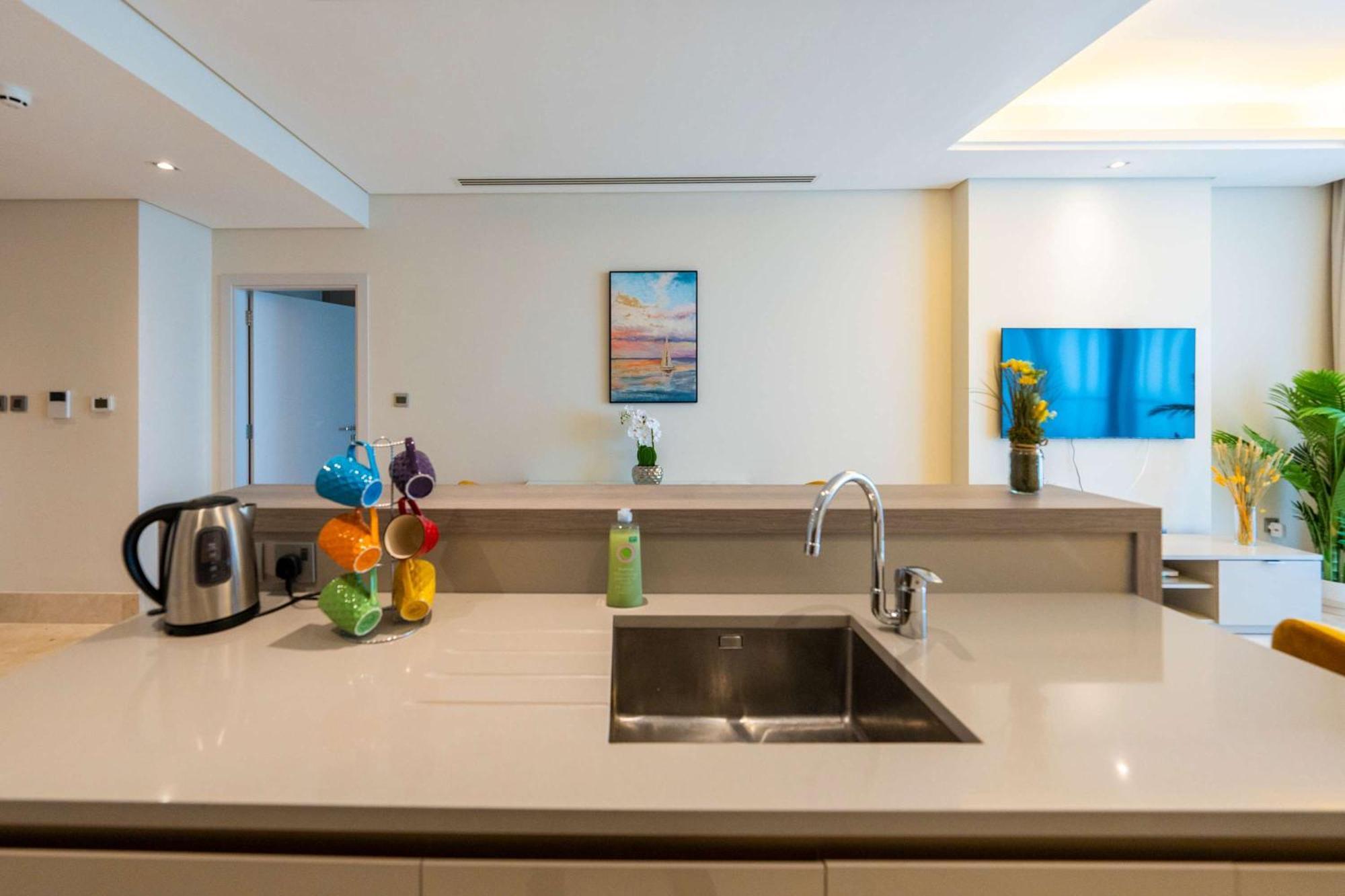 Spacious Beachfront 2 Bedroom Apartment - The 8 ดูไบ ภายนอก รูปภาพ